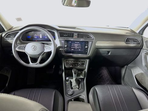 Used 2024 Volkswagen Tiguan SE image 12