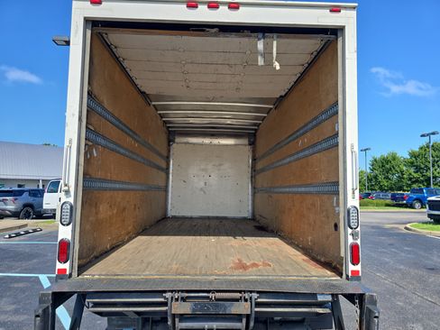 Used 2017 GMC Savana 4500 RWD image 16