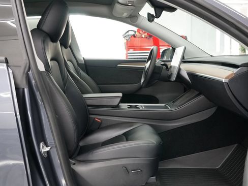 Used 2023 Tesla Model Y Long Range AWD/4WD image 32
