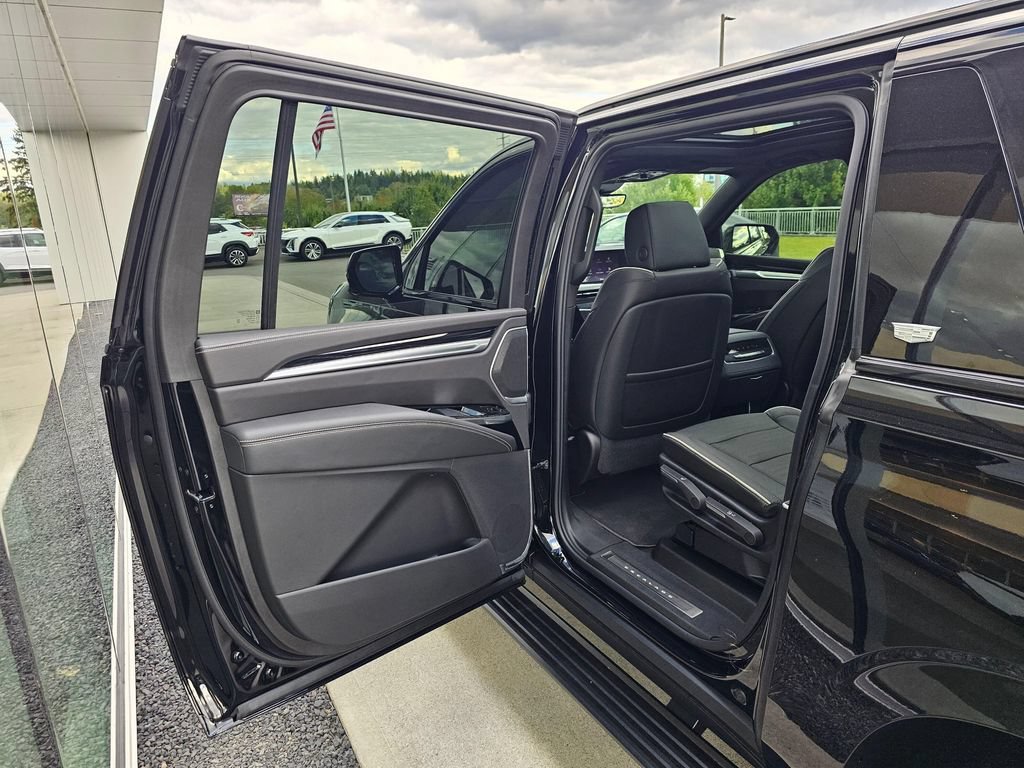 New 2026 Cadillac Escalade ESV Sport AWD/4WD image 16