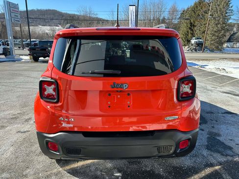 Used 2017 Jeep Renegade Latitude image 4