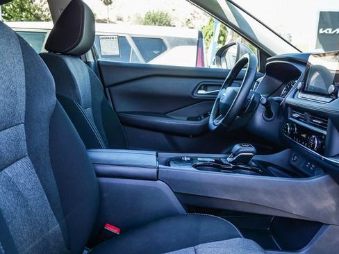 Used 2025 Nissan Rogue SV FWD image 17