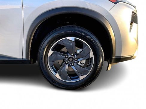 Used 2024 Nissan Rogue SV image 30