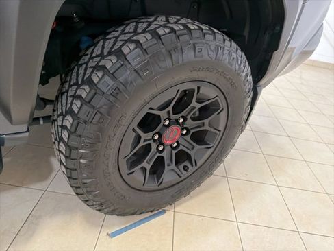 Used 2025 Toyota 4Runner TRD Off-Road Premium AWD/4WD image 28
