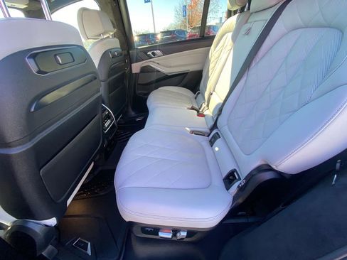 Used 2024 BMW X7 xDrive40i w/ Executive Package image 25