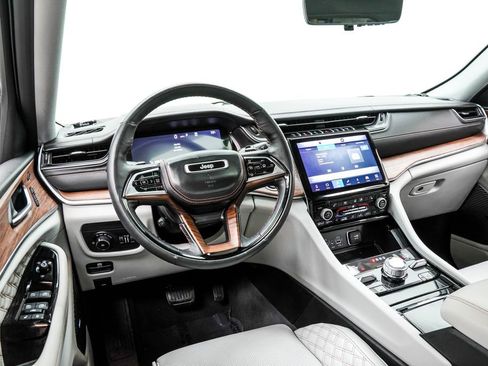 Used 2023 Jeep Grand Cherokee L Summit w/ Advanced Protech Group IV image 5