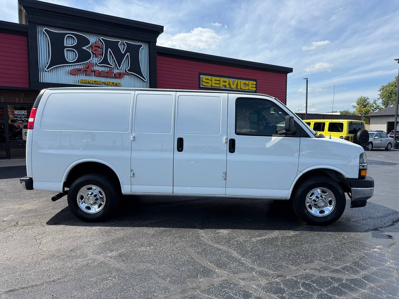 Used 2020 Chevrolet Express 2500 w/ Driver Convenience Package RWD image 8