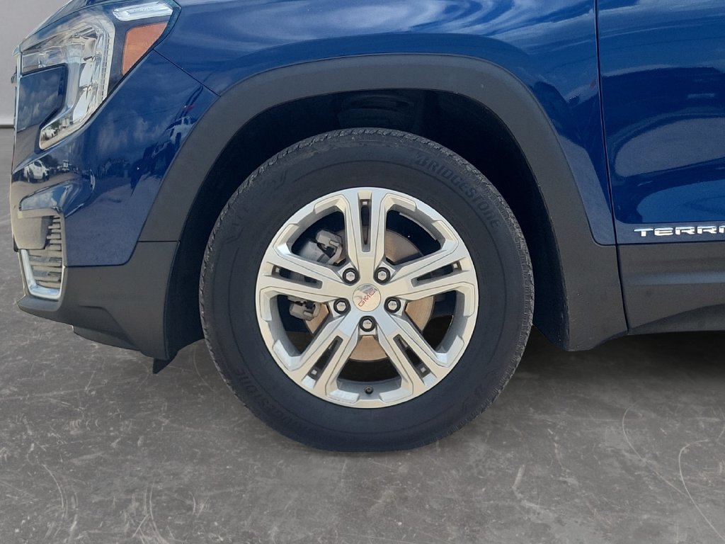 Used 2022 GMC Terrain SLE w/ Driver Convenience Package AWD/4WD image 9