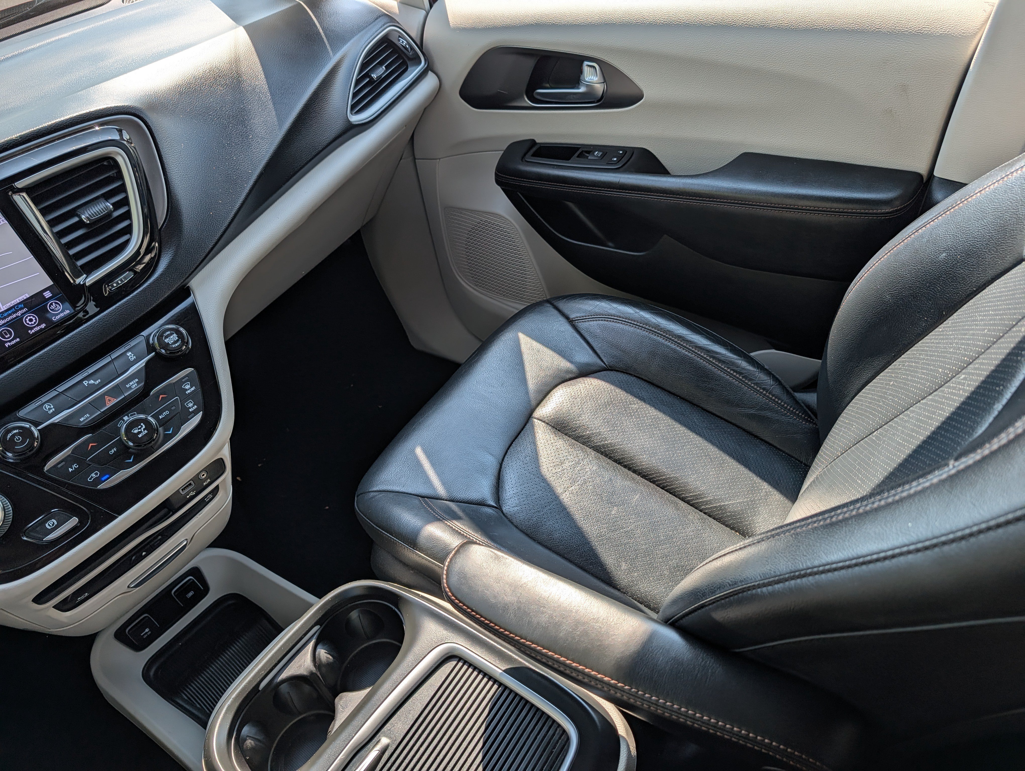 Used 2020 Chrysler Pacifica Touring-L Plus FWD image 11