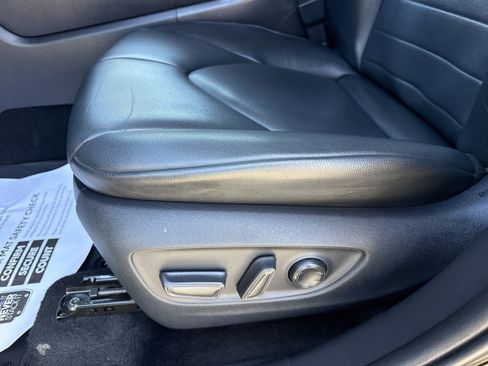 Used 2021 Toyota Highlander XLE FWD image 12