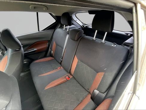 Used 2018 Nissan Kicks SR image 24