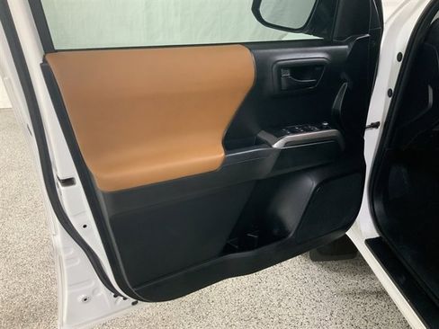 Used 2017 Toyota Tacoma SR5 image 15