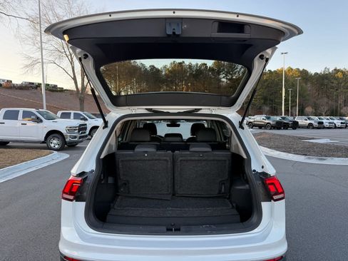 Used 2023 Volkswagen Tiguan SE image 31