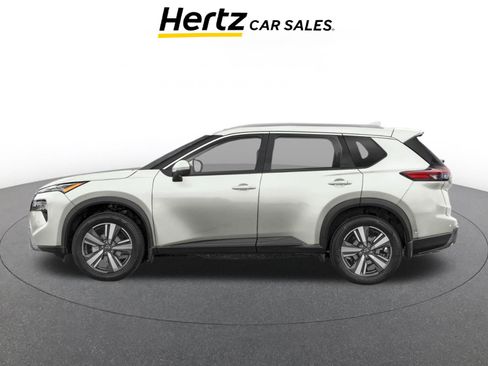 Used 2026 Nissan Rogue SL FWD image 3