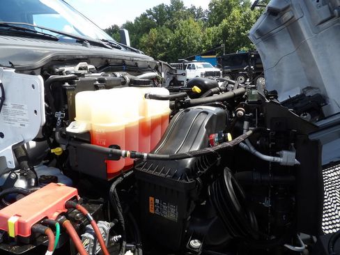 Used 2018 Ford F750 2WD Regular Cab Super Duty image 30
