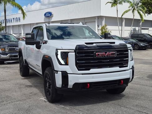Used 2025 GMC Sierra 2500 AT4 w/ AT4 Premium Plus Package AWD/4WD image 3