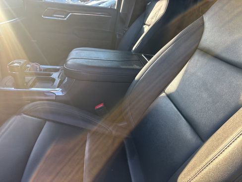 Used 2024 Chevrolet Silverado 1500 LT Trail Boss w/ Convenience Package II image 7