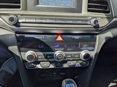 Used 2020 Hyundai Elantra SE w/ Cargo Package (C1) FWD image 23