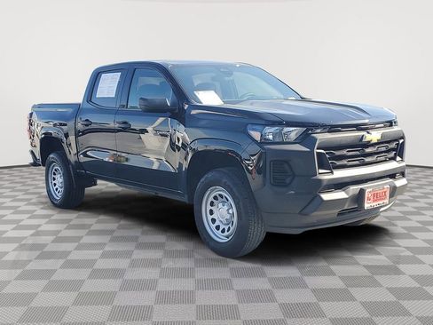 Used 2024 Chevrolet Colorado W/T image 2