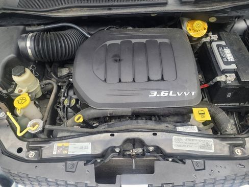 Used 2016 Dodge Grand Caravan SE image 30