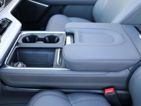 New 2025 Ford Expedition Active image 30