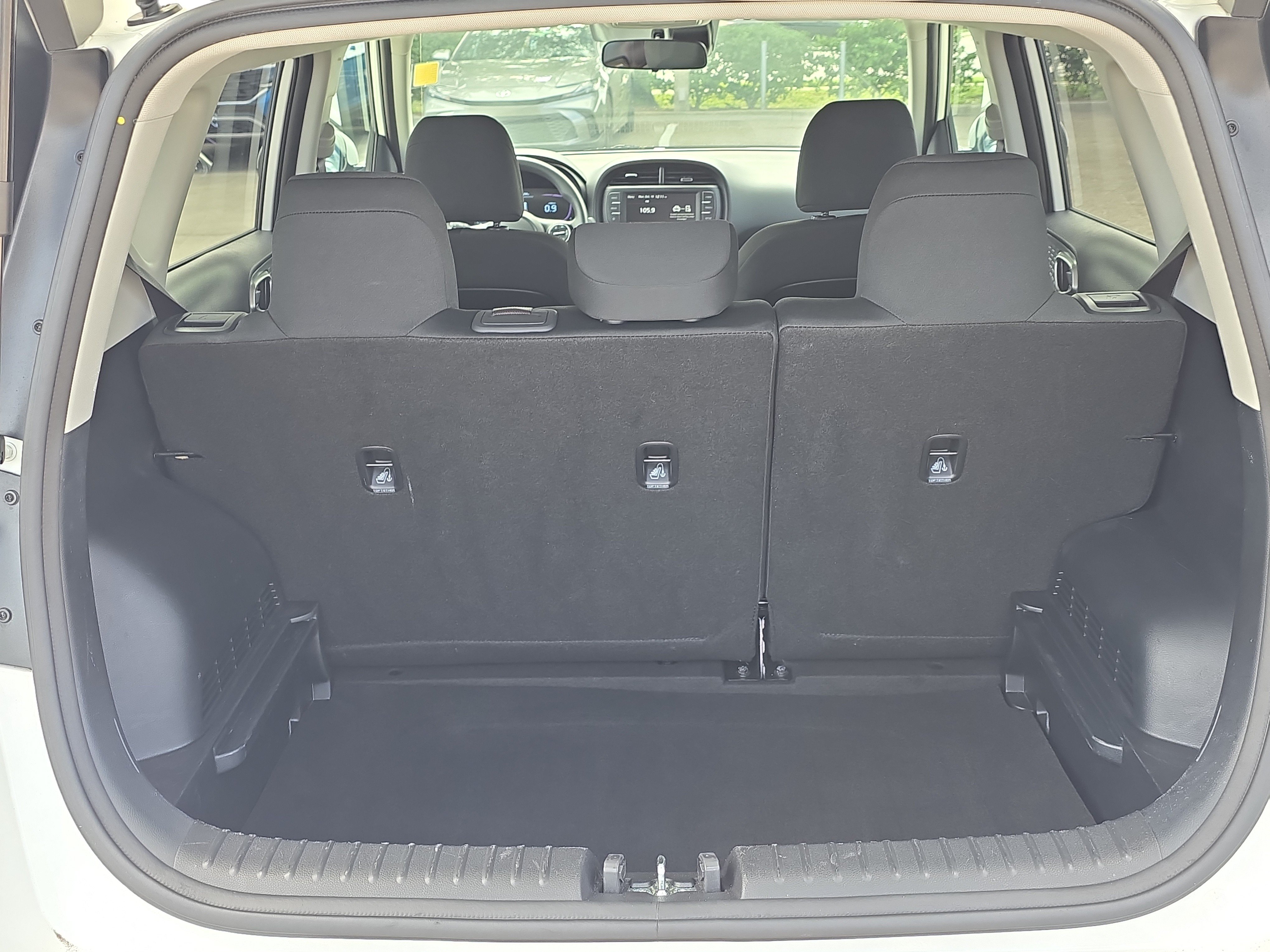 Certified 2025 Kia Soul LX w/ LX Technology Package FWD image 10