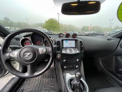 Used 2017 Nissan 370Z Touring Sport RWD image 21