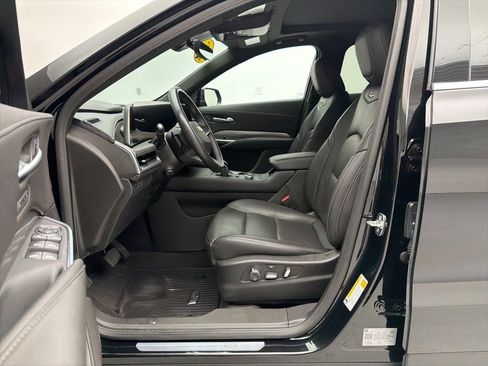Used 2025 Cadillac XT4 Premium Luxury w/ Technology Package image 13