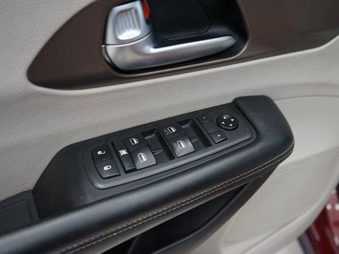 Used 2021 Chrysler Voyager Lxi image 21