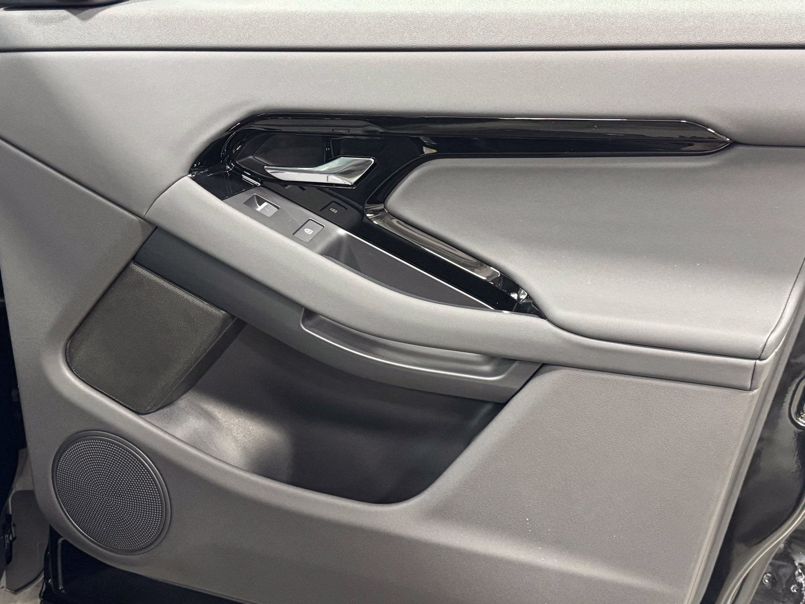 New 2026 Land Rover Range Rover Evoque S AWD/4WD image 49