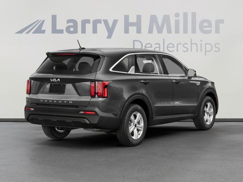 Used 2022 Kia Sorento LX FWD image 2