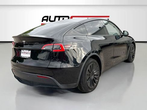 Used 2024 Tesla Model Y Long Range AWD/4WD image 7