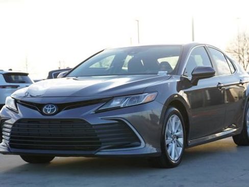 Used 2024 Toyota Camry LE FWD image 3