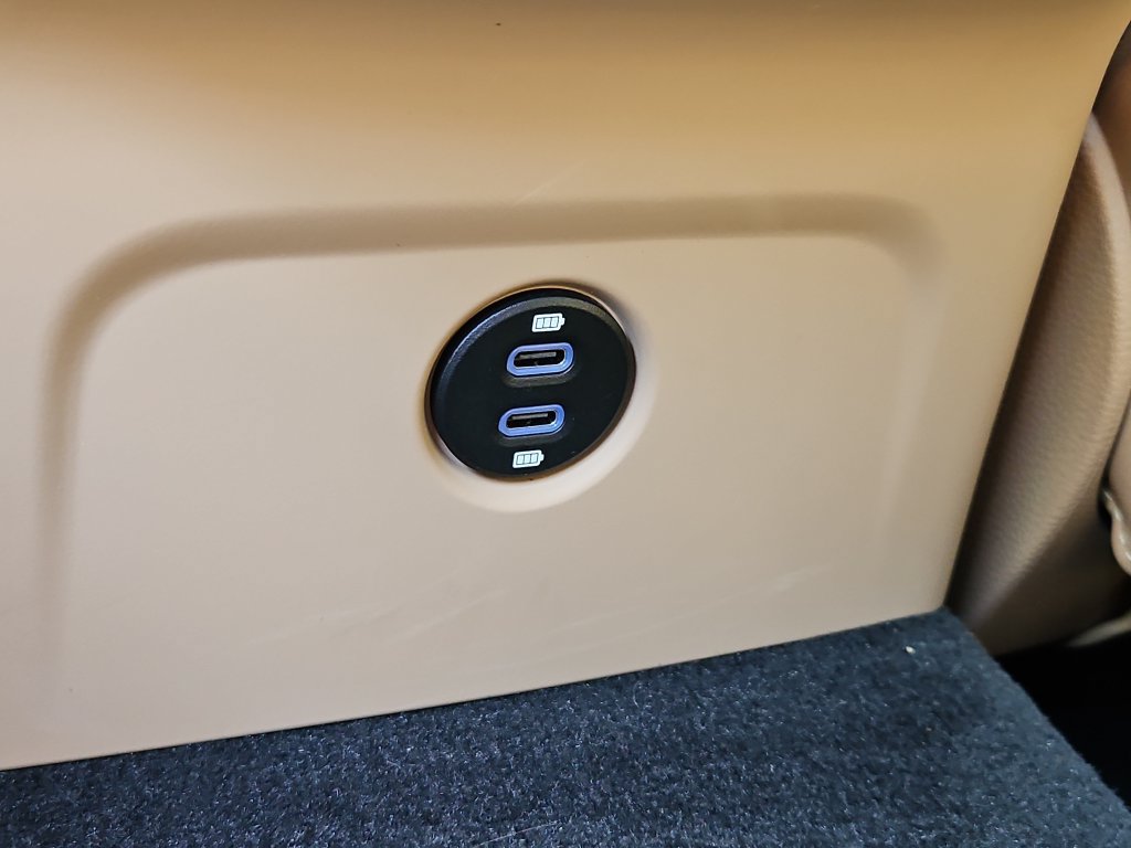 Certified 2026 Porsche Macan AWD/4WD image 25
