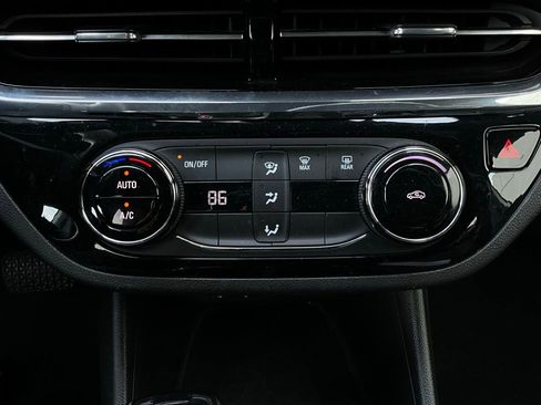 Used 2025 Buick Envista Sport Touring image 25