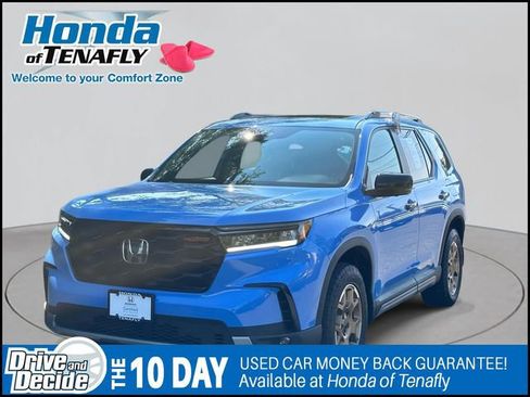 Used 2024 Honda Pilot TrailSport image 2