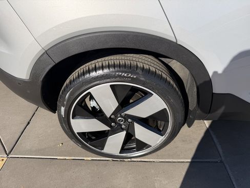 Used 2023 Volvo XC40 Recharge Ultimate image 15