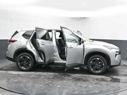 Used 2024 Nissan Rogue SV image 58