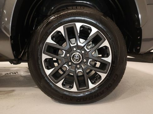 Used 2023 Toyota Tundra Limited image 34