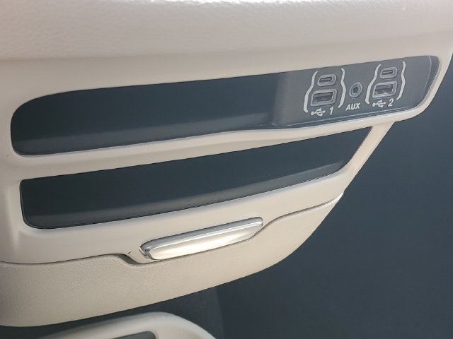 Used 2024 Chrysler Pacifica Limited FWD image 30