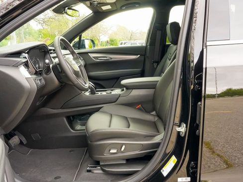 Certified 2025 Cadillac XT6 Luxury image 21