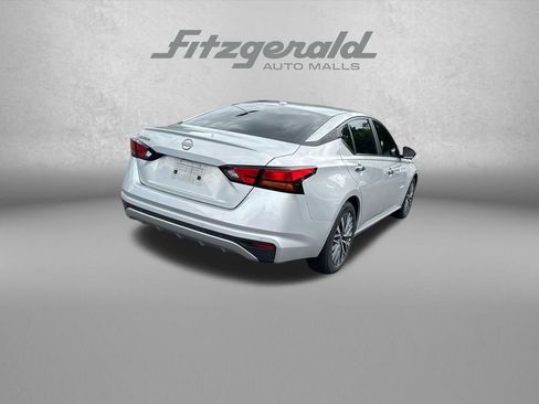Used 2025 Nissan Altima 2.5 SV FWD image 7