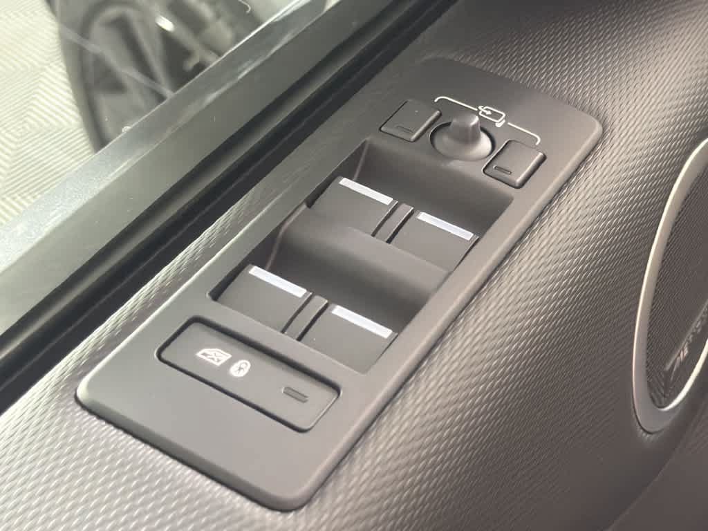 New 2026 Land Rover Discovery Limited Edition AWD/4WD image 38