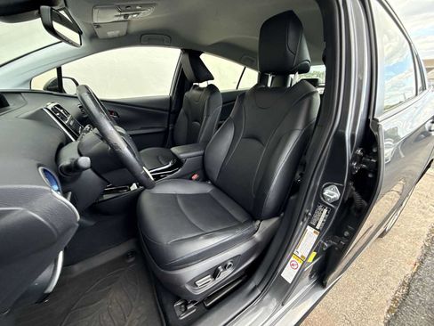 Used 2017 Toyota Prius Four Touring w/ Premium Convenience Package FWD image 12