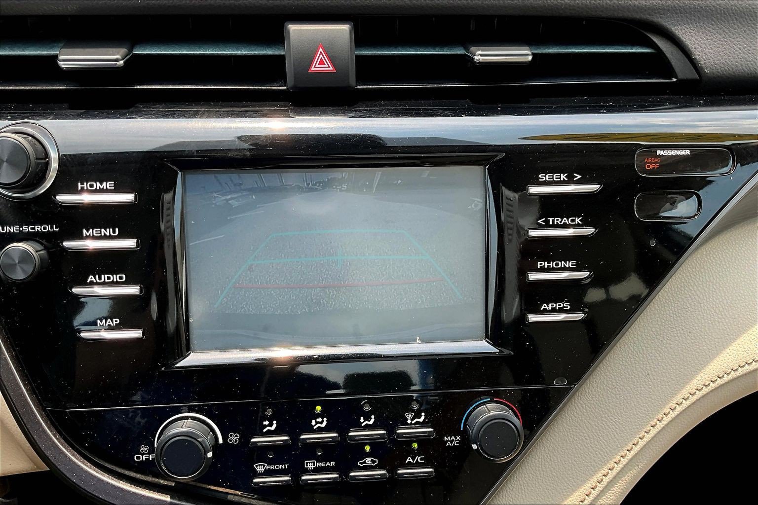 Used 2019 Toyota Camry LE FWD image 10