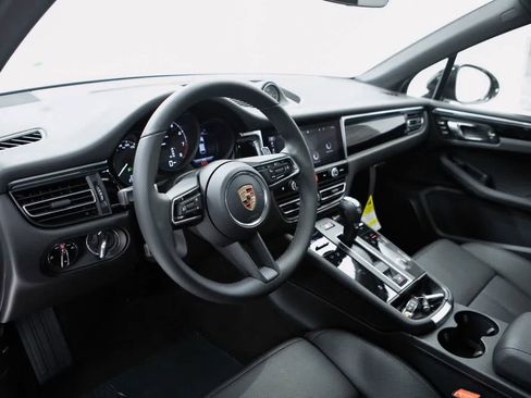 Certified 2026 Porsche Macan AWD/4WD image 4
