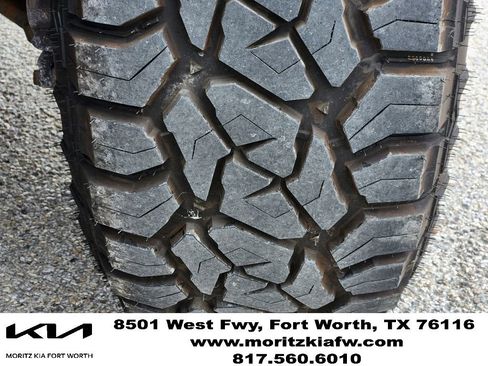 Used 2022 Ford F250 Lariat w/ Black Appearance Package AWD/4WD image 10