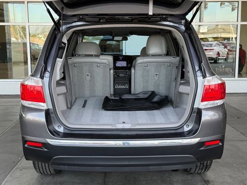 Used 2012 Toyota Highlander SE w/ Tow Pkg image 14