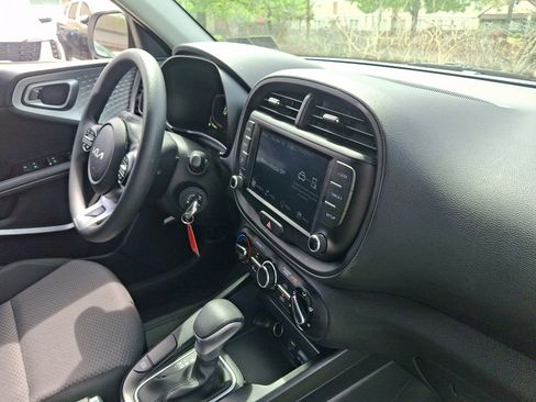 Used 2024 Kia Soul LX FWD image 14