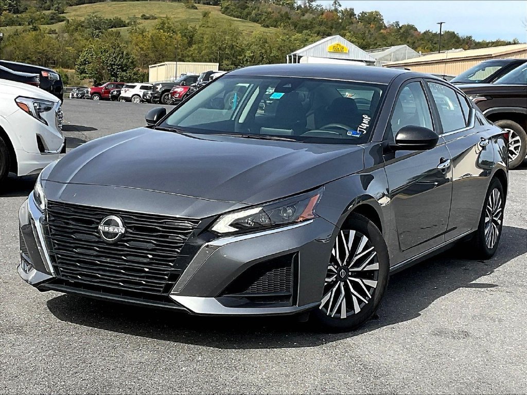 Used 2025 Nissan Altima 2.5 SV FWD image 2
